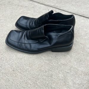 Steve Madden Black slide on dress shoes